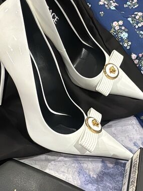Versace White Patent Pointed-Toe Pumps with Gold Medallion price 800$ size 41 us